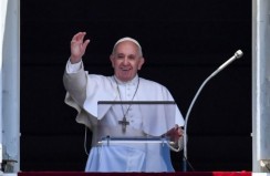 Pope at Angelus: True treasure is in heaven