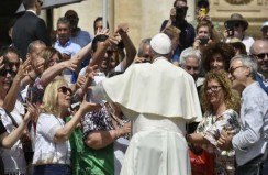 Pope: Church of Acts a paradigm for every Christian community